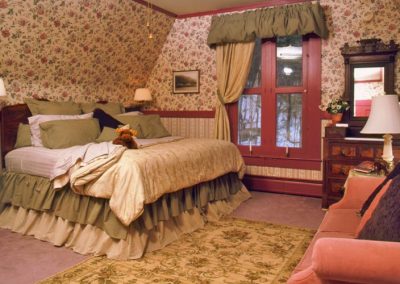 King Bed in Crawford, a deluxe room at Notchland